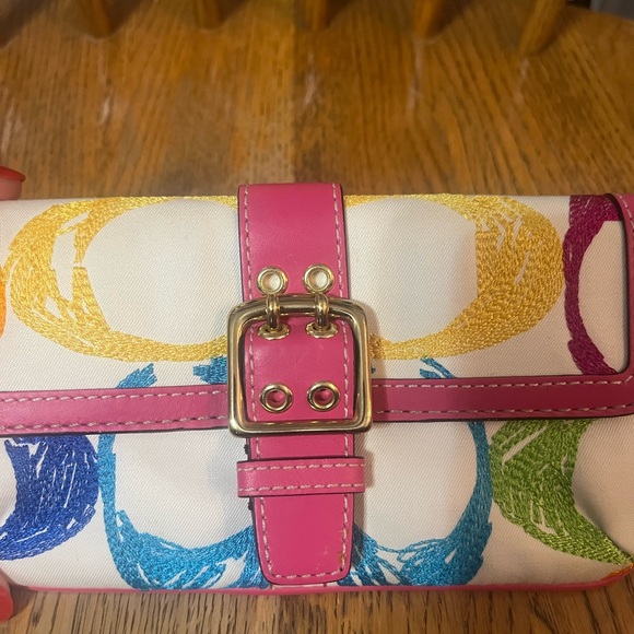 Rare Coach Multicolor Signature embroidered Wristlet ❤️💙💚🤍🌈🌈🌈 Y2K - Picture 2 of 5